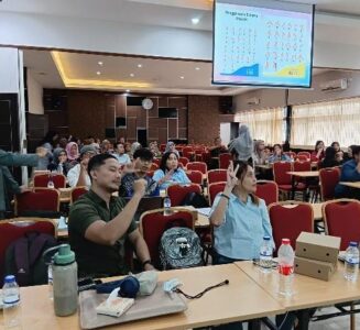 Pelatihan Bahasa Isyarat untuk Dosen dan Tenaga Kependidikan: Wujud Komitmen UM terhadap Pendidikan Inklusif