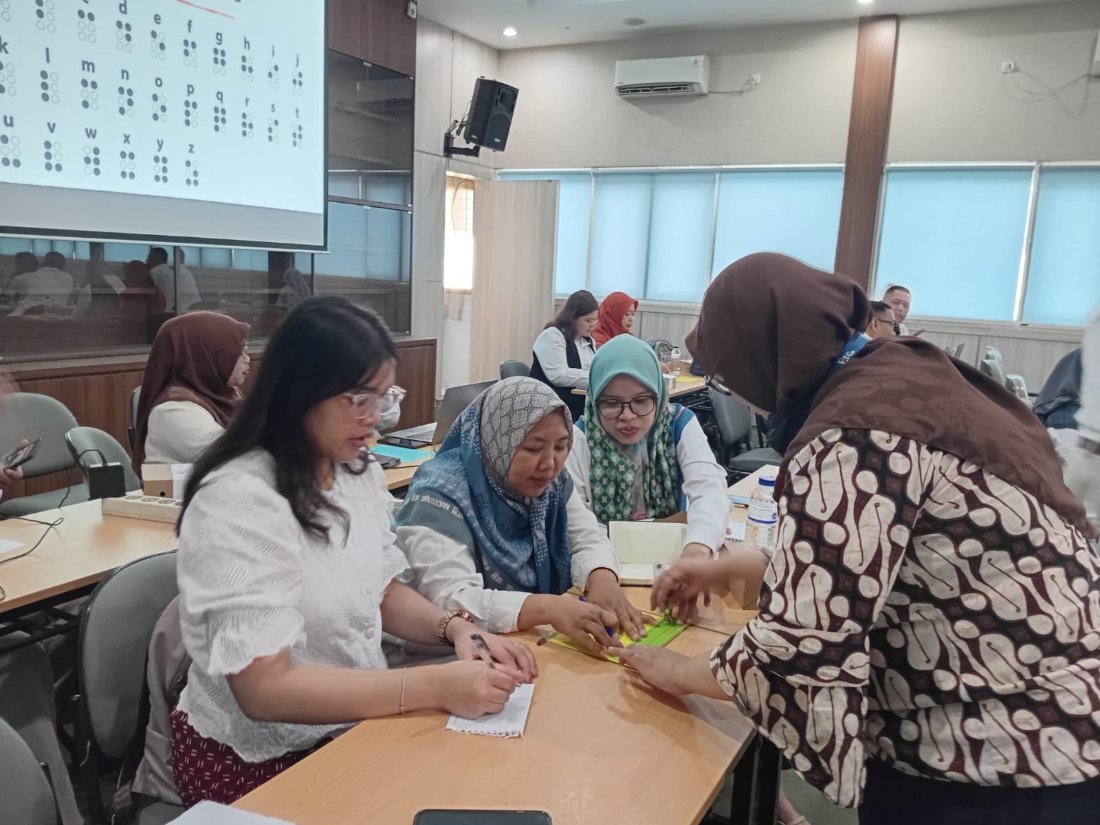 Pelatihan Braille untuk Dosen dan Tenaga Kependidikan